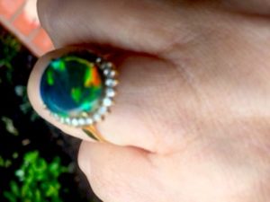 opal diamonds rings,opal rings,black opal rings