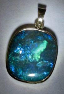 opal pendant jewellery with 1 opal gemstone.