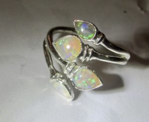 Silver ring opals